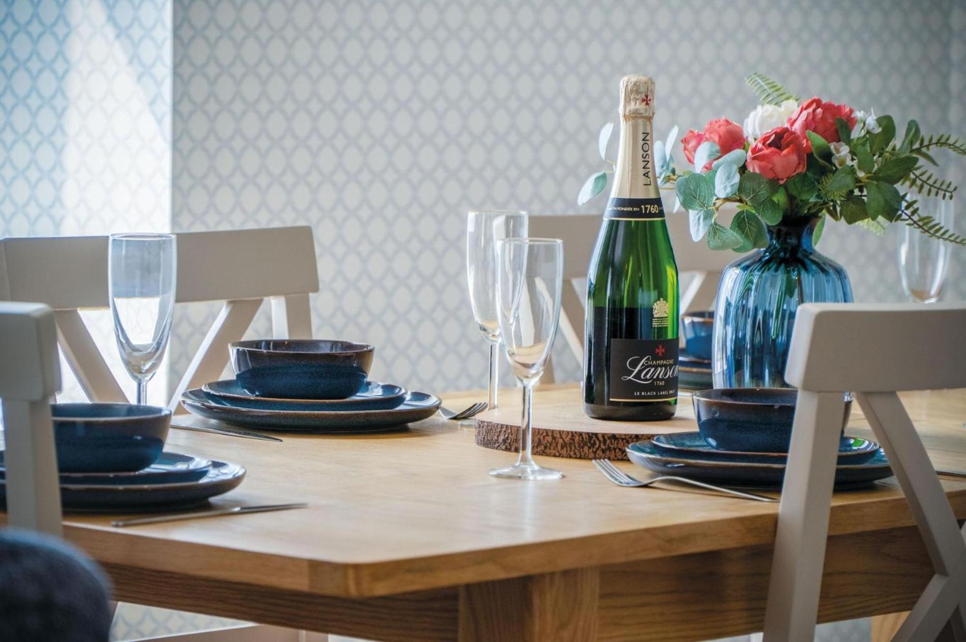 Haven View - 2 Bedroom Apartment - มิลฟอร์ดเฮเวน ภายนอก รูปภาพ